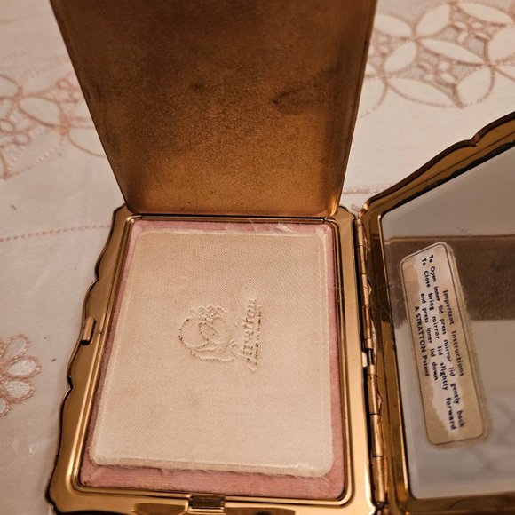 Vintage Courting Compact - Picture 8 of 13